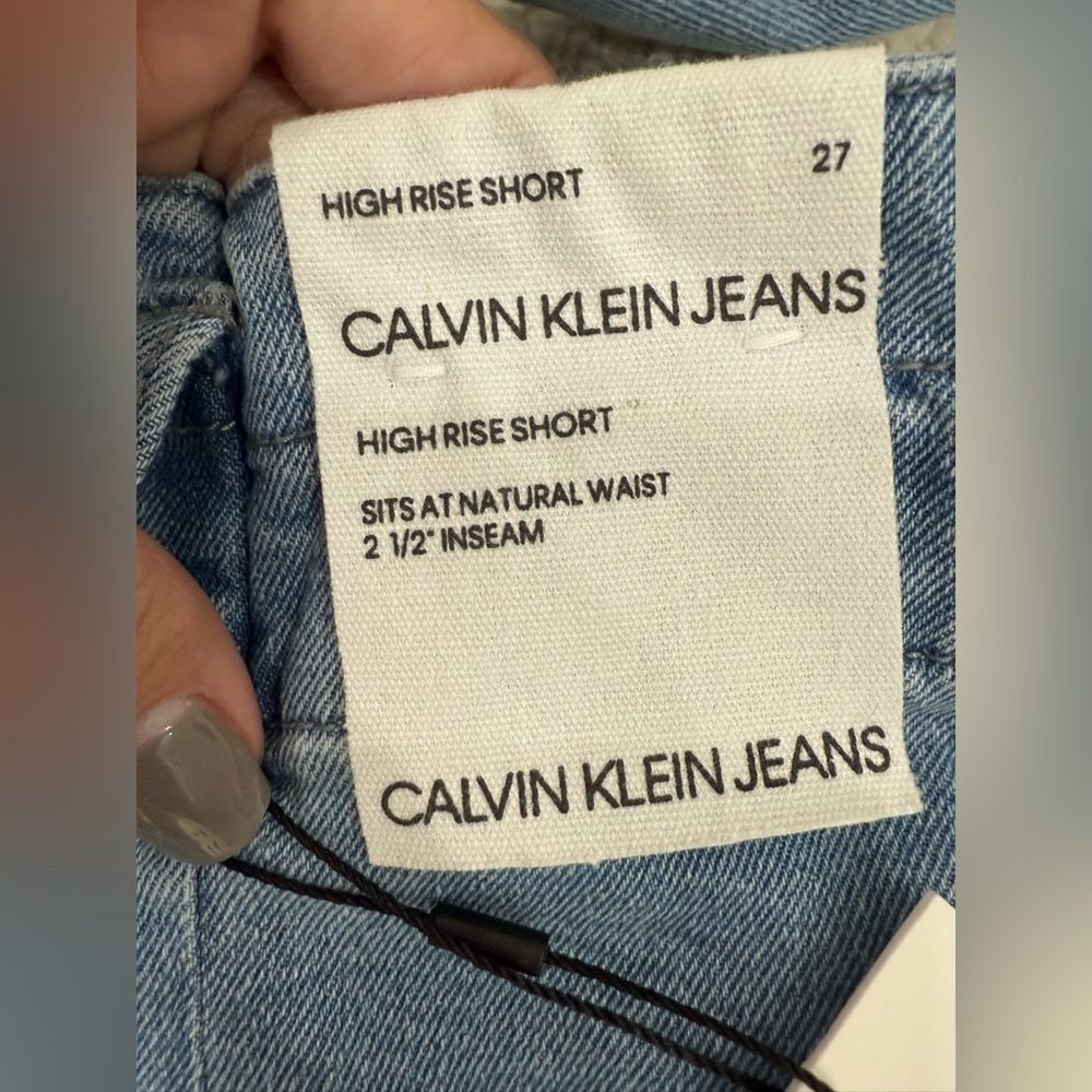 NWT Calvin Klein Jeans Women's Hi Rise Self Belted W/Raw Hem Short - Picture 4 of 6